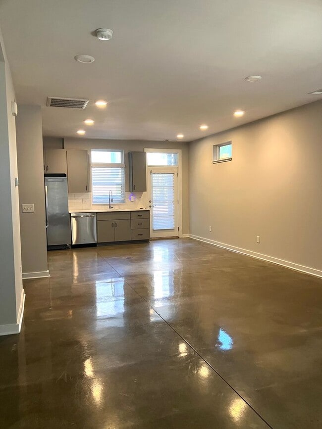 Building Photo - Contemporary East Nashville Home.   MOVE IN SPECIAL $500 OFF ONE MONTH'S RENT