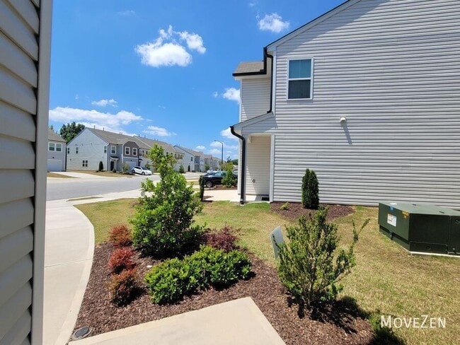 Building Photo - 808 Falls Grove Trl