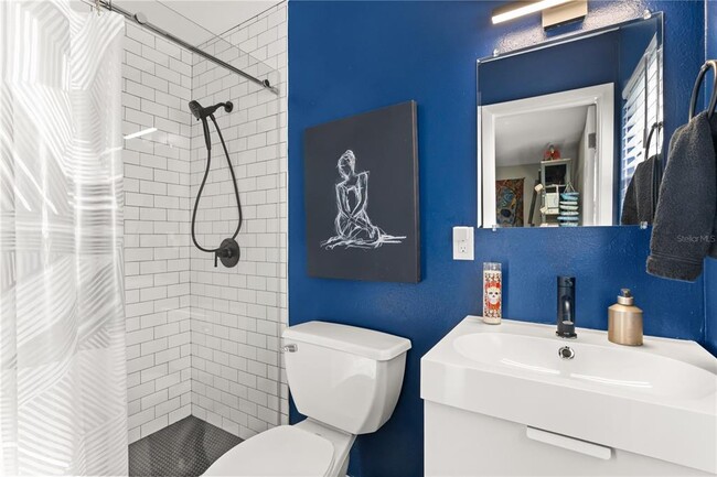 Building Photo - 5611 S Sheridan Rd