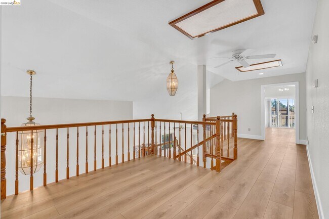 Building Photo - 5650 Edgeview Dr