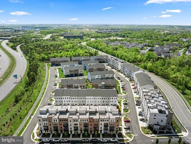 Building Photo - 21764 Dollis Hl Ter