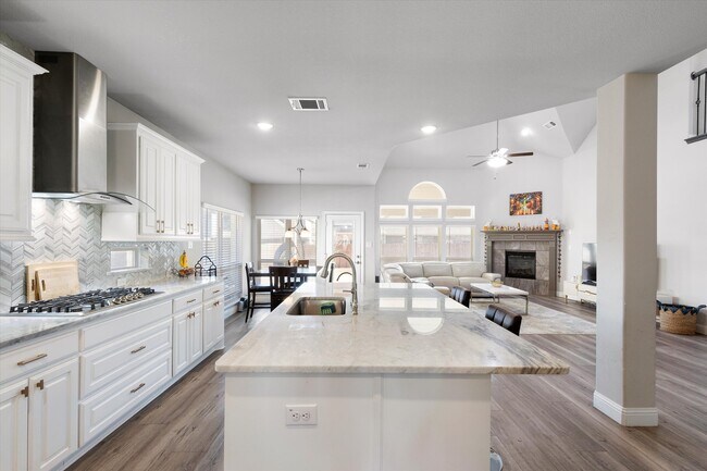 Building Photo - 1412 Summer Ln