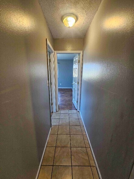 Building Photo - 5 Willow Dr