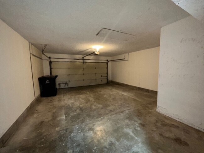 Building Photo - 2301 S Chestnut Ave