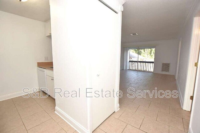 Building Photo - 141 Fernery Rd