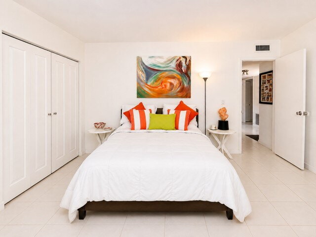 Building Photo - Meticulous Gulf front condo with unobstructed views of the clear blue water.