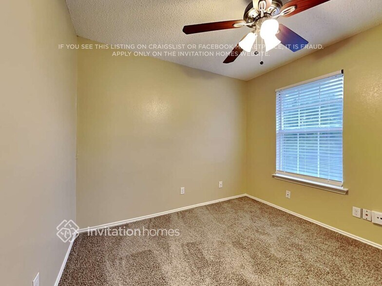 Building Photo - 2207 Bennington Dr