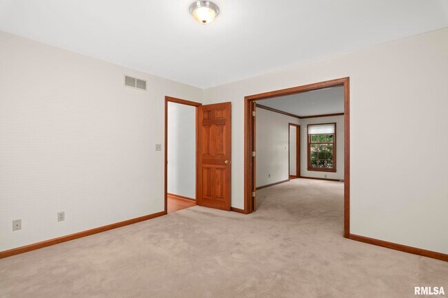 Building Photo - 1616 Hunter Ridge Dr