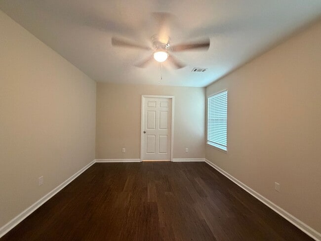 Building Photo - New Home! 4/2!