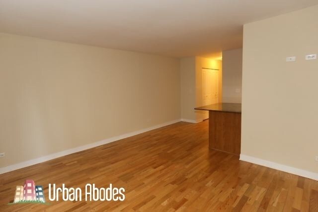 Building Photo - 637 W Wrightwood Ave