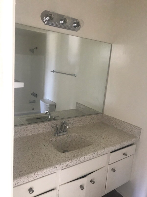 Building Photo - 2611 E Broadway