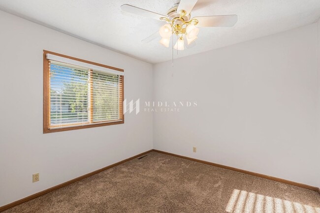 Building Photo - Marvelous Omaha Home