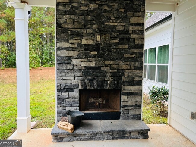 Building Photo - 1417 Rock House Rd