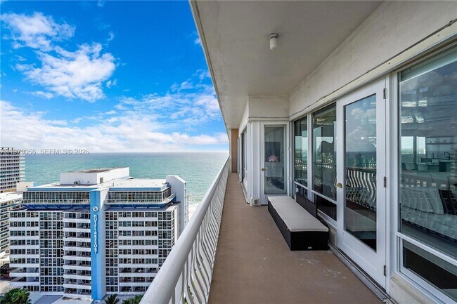 Building Photo - 4020 Galt Ocean Dr