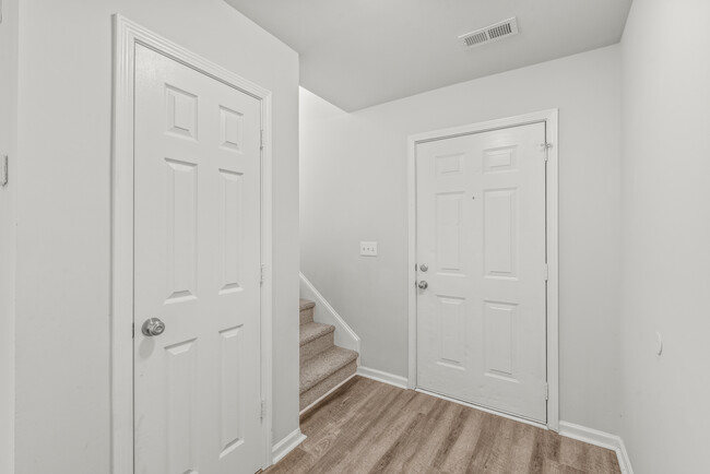 Building Photo - 8818 Sharonbrook Dr