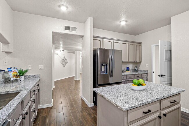 Building Photo - 3121 Tierra Paola Ln