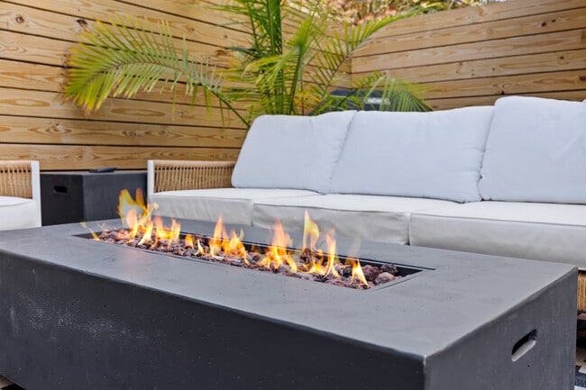 Building Photo - 2207 Lombard St