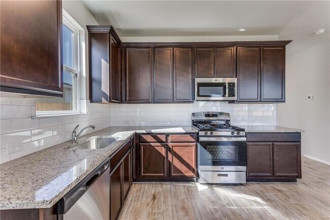 Building Photo - 131 Trailside Ln