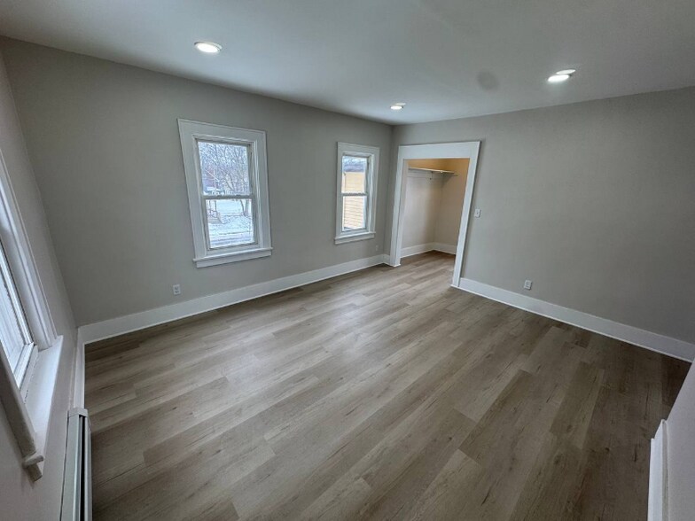 Building Photo - 287 6th St