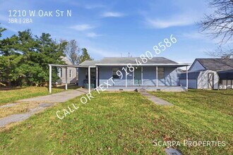 Building Photo - 1210 W Oak St