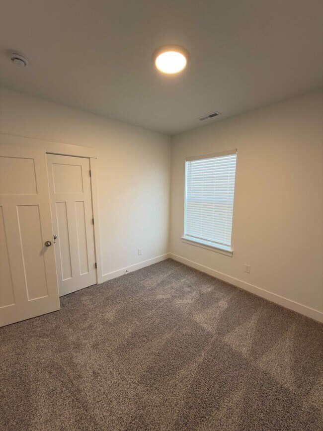 Building Photo - 12727 Skyline Lp Ln
