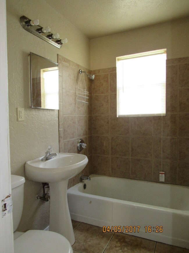 Building Photo - Pet Friendly :) SECTION 8 ACCEPTED!