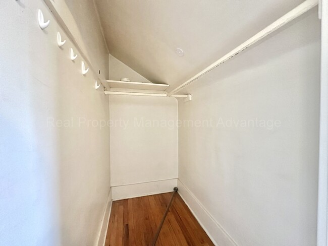 Building Photo - 541 Pearson St
