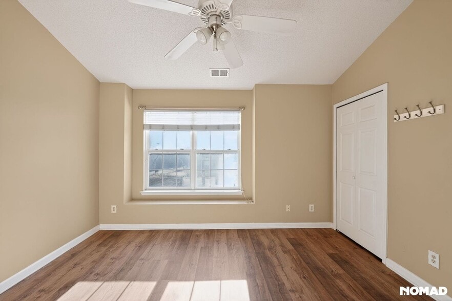 Building Photo - 6319 Sweetbay Dr