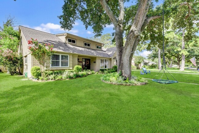 Building Photo - 10707 Piping Rock Ln
