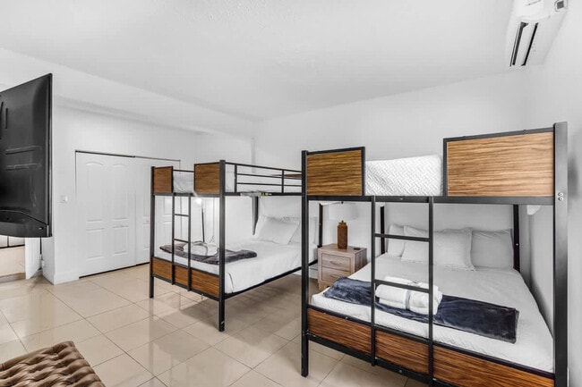 Building Photo - 18735 NE 18th Ave