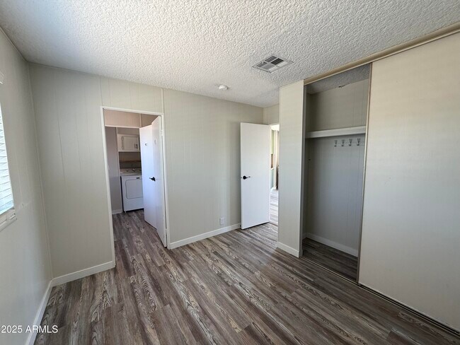 Building Photo - 6703 E Calle de Las Estrellas Rd