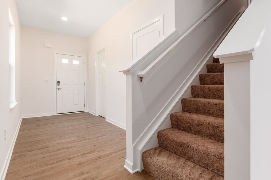 Building Photo - 2787 Horsham Dr