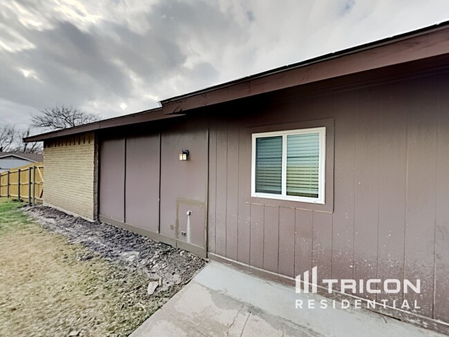 Building Photo - 4621 Tarry Dr
