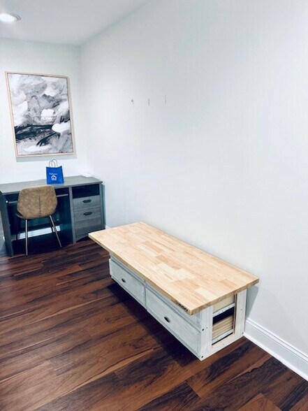 Building Photo - 107 David St