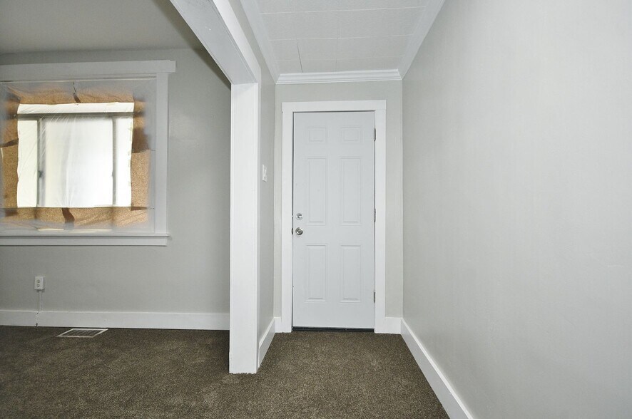 Building Photo - 303 N Holland Ave