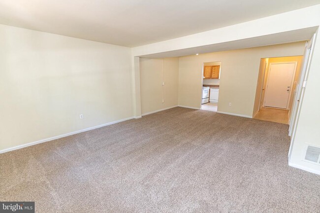 Building Photo - 746 Hemlock St