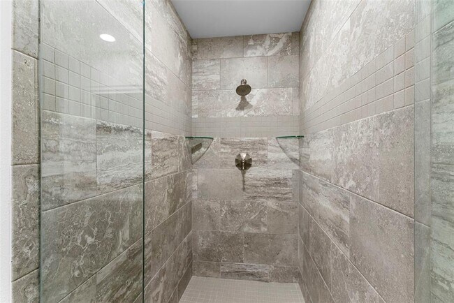 Building Photo - 1208 E Kennedy Blvd