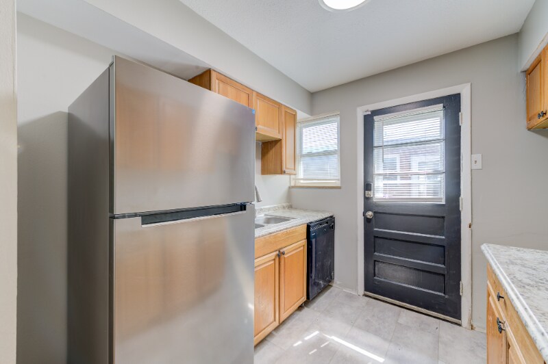Building Photo - 10760 Tropic Dr