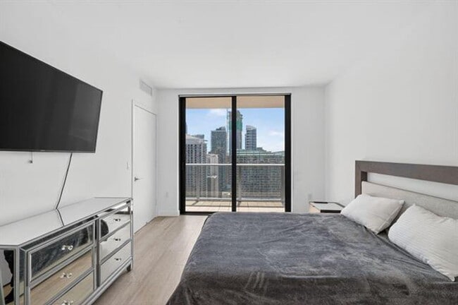 Building Photo - 55 SW 9th St