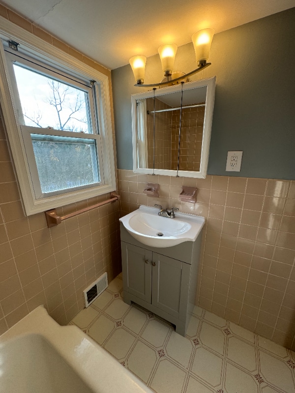 Building Photo - 141 Willow Grove Ave