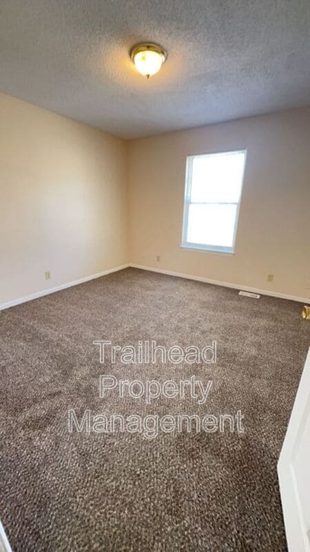 Building Photo - 18231 East 12th Terrace N