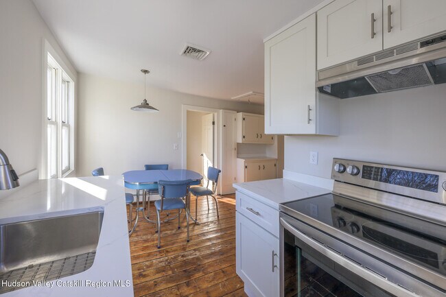 Building Photo - 1 William St