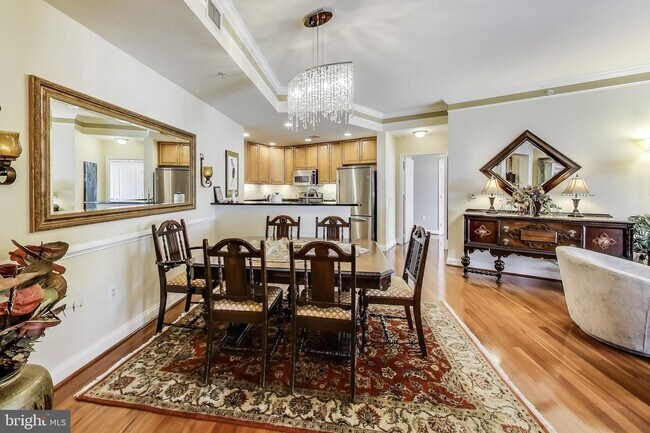 Building Photo - 717 President St