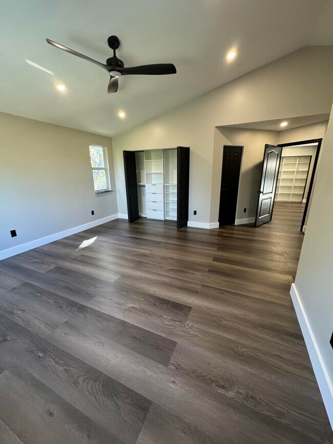 Building Photo - 10366 Buena Ventura Dr