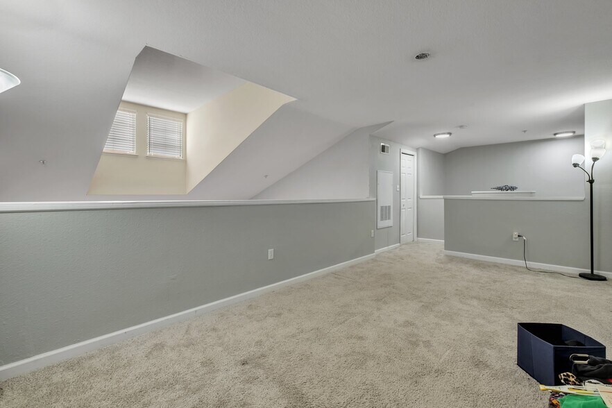 Building Photo - 2801 Chancellorsville Dr