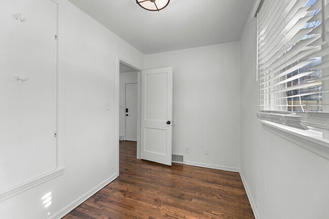 Building Photo - Newly Renovated Home - Steps Away from KU Med