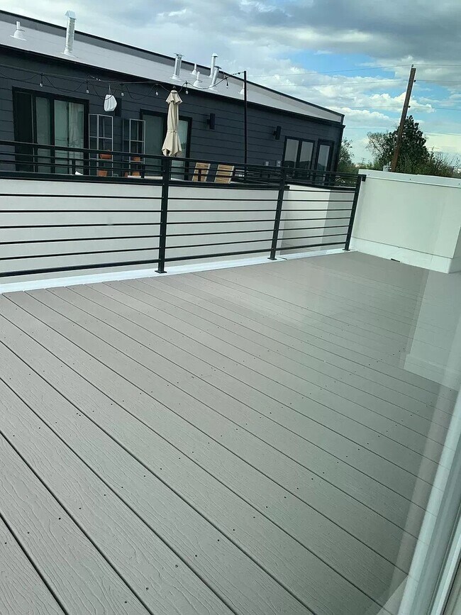 Building Photo - Beautiful Sloans lake Two Bed / Two and a half bath condo for rent