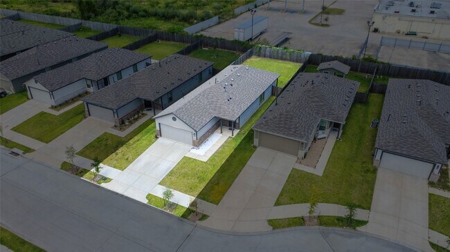 Building Photo - 7915 Meadow Cranesbill Ln