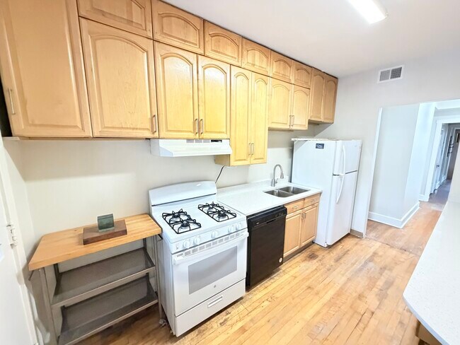 Building Photo - 5674 N Ridge Ave