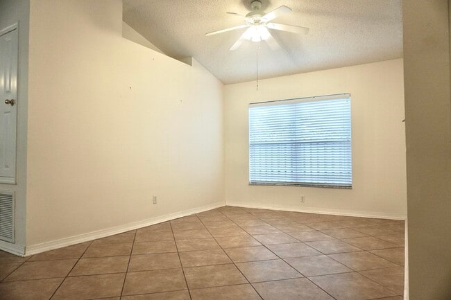 Building Photo - 3817 La Flor Dr